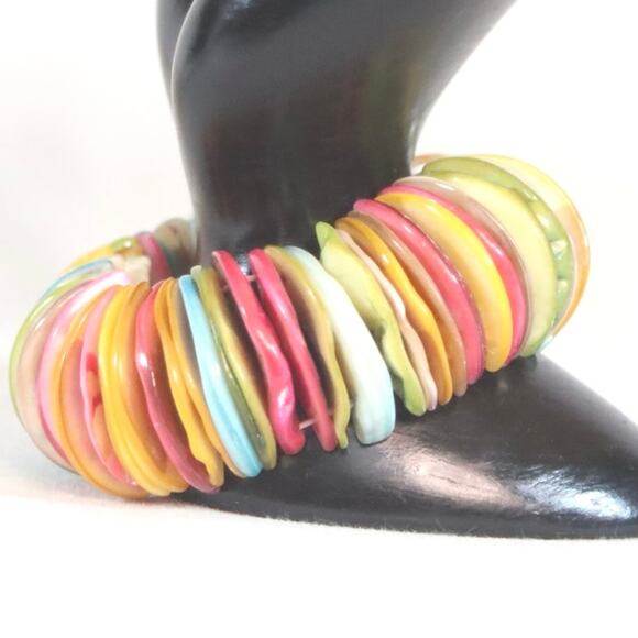 Colorful Semicircle Shell Stretch Bracelet - Picture 1 of 8